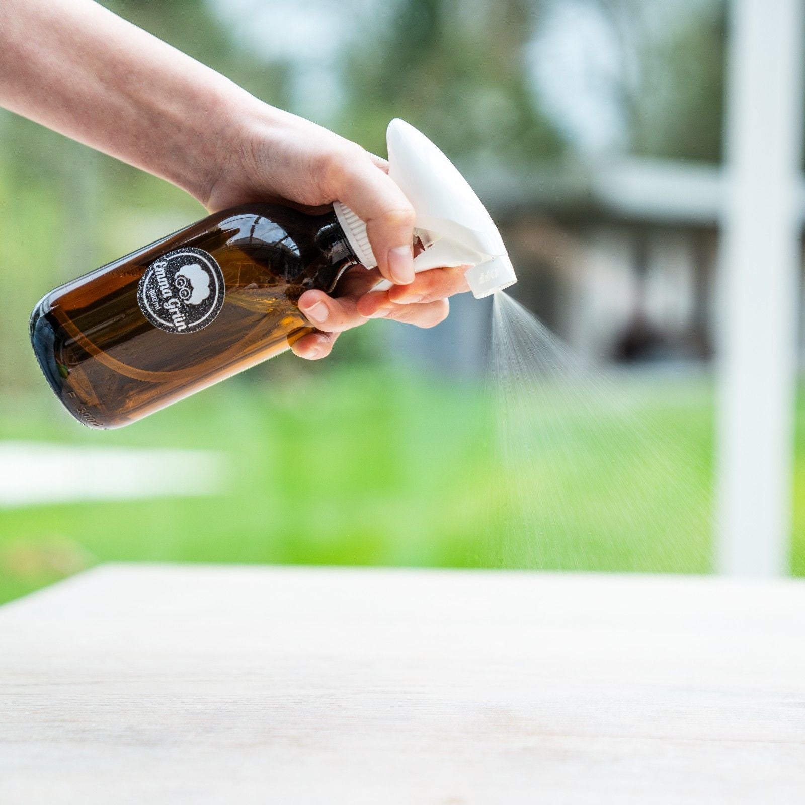 Mischflasche "Lieblingsflasche" aus UV-resistentem Braunglas  Emma Grün   